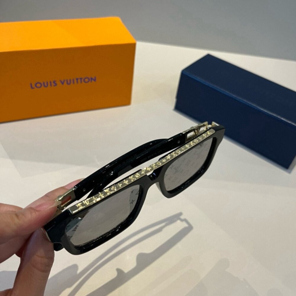 Louis Vuitton Black and Gold Sunglasses - Picture 5 of 7